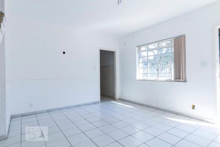Casa à venda com 115m², 2 quartos e 4 vagasSala