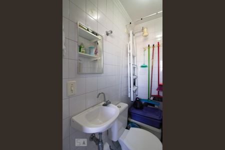 Apartamento à venda com 75m², 2 quartos e 1 vaga Apartamento à venda com 75m², 2 quartos e 1 vagaBanheiro de Serviço