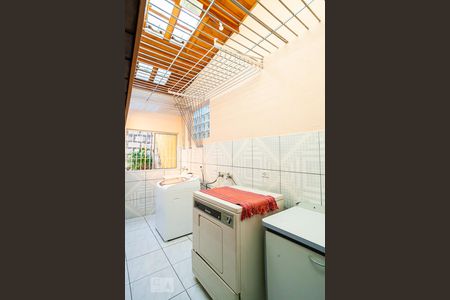 Casa à venda com 254m², 3 quartos e 3 vagas Casa à venda com 254m², 3 quartos e 3 vagasLavanderia