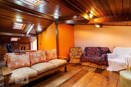 Casa à venda com 254m², 3 quartos e 3 vagas Casa à venda com 254m², 3 quartos e 3 vagasSala