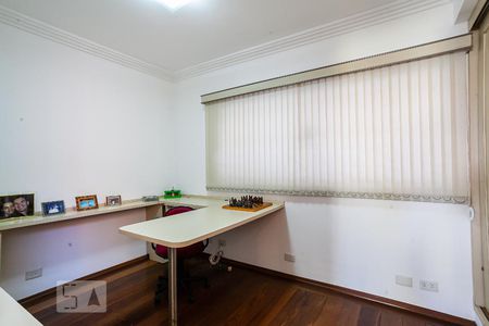 Casa à venda com 254m², 3 quartos e 3 vagas Casa à venda com 254m², 3 quartos e 3 vagasEscritório