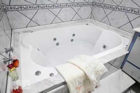 Casa à venda com 254m², 3 quartos e 3 vagas Casa à venda com 254m², 3 quartos e 3 vagasBanheiro da Suíte Master