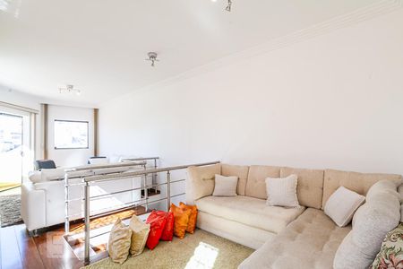 Casa à venda com 254m², 3 quartos e 3 vagas Casa à venda com 254m², 3 quartos e 3 vagasSala com Lareira