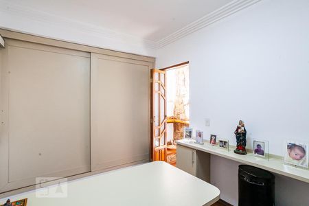 Casa à venda com 254m², 3 quartos e 3 vagas Casa à venda com 254m², 3 quartos e 3 vagasEscritório