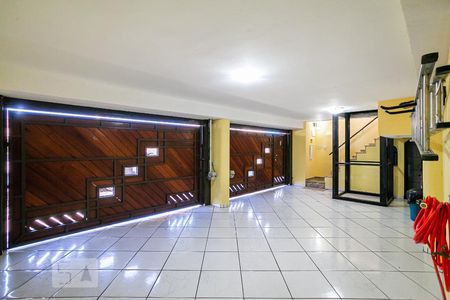 Casa à venda com 254m², 3 quartos e 3 vagas Casa à venda com 254m², 3 quartos e 3 vagasGaragem