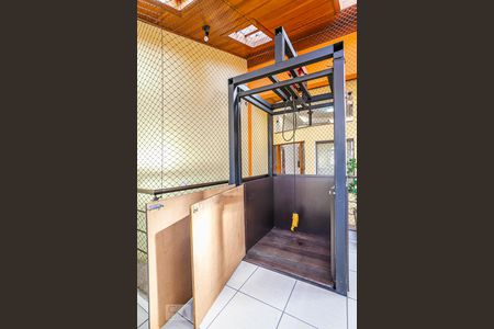 Casa à venda com 254m², 3 quartos e 3 vagas Casa à venda com 254m², 3 quartos e 3 vagasElevador de Acessibilidade