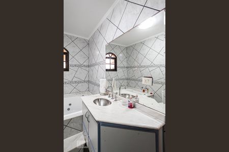 Casa à venda com 254m², 3 quartos e 3 vagas Casa à venda com 254m², 3 quartos e 3 vagasBanheiro da Suíte Master