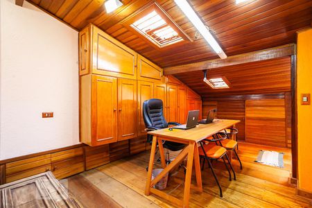 Casa à venda com 254m², 3 quartos e 3 vagas Casa à venda com 254m², 3 quartos e 3 vagasEscritório 2