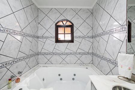 Casa à venda com 254m², 3 quartos e 3 vagas Casa à venda com 254m², 3 quartos e 3 vagasBanheiro da Suíte Master