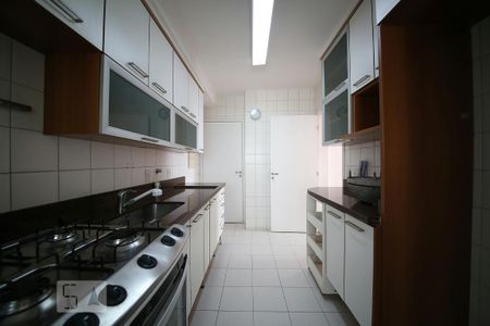 Apartamento para alugar com 92m², 2 quartos e 2 vagasCozinha