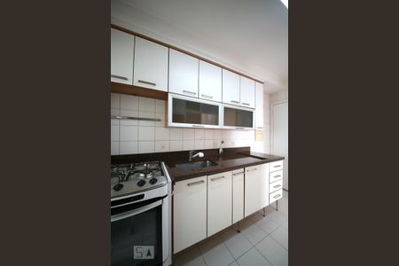 Apartamento para alugar com 92m², 2 quartos e 2 vagasCozinha