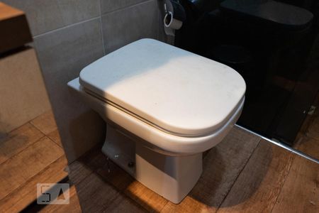 Casa para alugar com 392m², 6 quartos e 5 vagas Casa para alugar com 392m², 6 quartos e 5 vagasBanheiro casa dos fundos