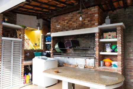 Casa para alugar com 392m², 6 quartos e 5 vagas Casa para alugar com 392m², 6 quartos e 5 vagasQuintal casa dos fundos