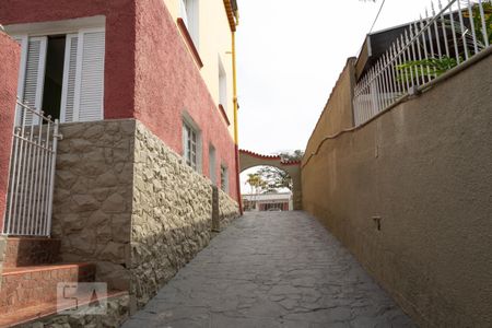 Casa para alugar com 392m², 6 quartos e 5 vagas Casa para alugar com 392m², 6 quartos e 5 vagasEntrada da garagem