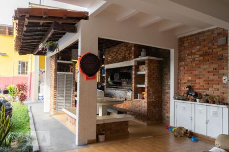 Casa para alugar com 392m², 6 quartos e 5 vagas Casa para alugar com 392m², 6 quartos e 5 vagasQuintal casa dos fundos