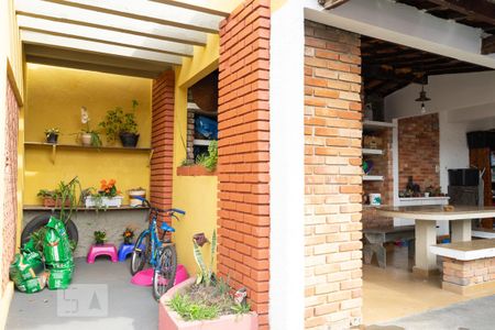 Casa para alugar com 392m², 6 quartos e 5 vagas Casa para alugar com 392m², 6 quartos e 5 vagasQuintal casa dos fundos