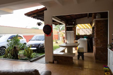 Casa para alugar com 392m², 6 quartos e 5 vagas Casa para alugar com 392m², 6 quartos e 5 vagasVista quarto 2 casa dos fundos