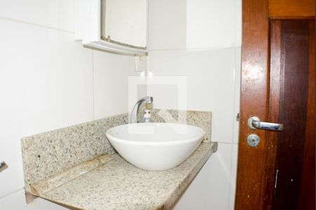 Banheiro de apartamento para alugar com 1 quarto, 36m² em Costa Azul, Salvador