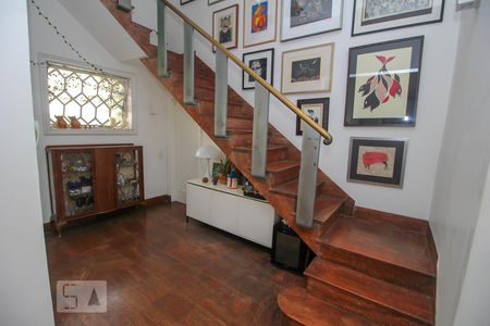 Casa para alugar com 200m², 3 quartos e 1 vaga Casa para alugar com 200m², 3 quartos e 1 vagaHall social