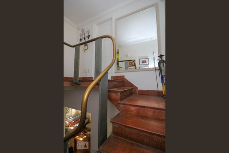 Casa para alugar com 200m², 3 quartos e 1 vaga Casa para alugar com 200m², 3 quartos e 1 vagaEscada