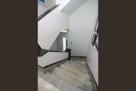 Escada - Entrada de Casa com 3 quartos, 200m² Laranjeiras