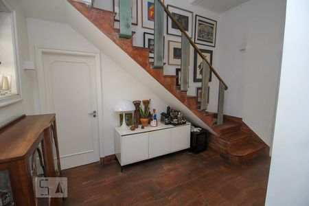 Casa para alugar com 200m², 3 quartos e 1 vaga Casa para alugar com 200m², 3 quartos e 1 vagaHall social