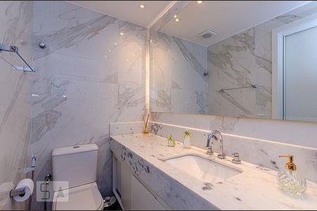 Banheiro  de apartamento à venda com 1 quarto, 50m² em Icaraí, Niterói