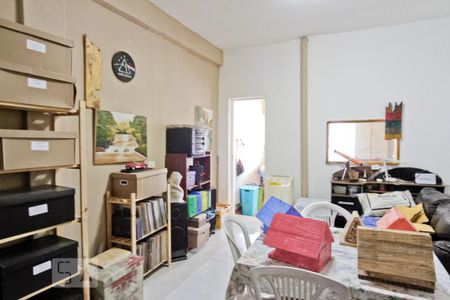 Casa à venda com 85m², 2 quartos e 1 vagaEdícula