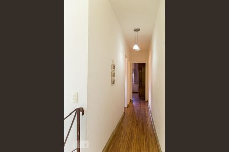 Casa à venda com 300m², 4 quartos e 2 vagasEscada / Corredor