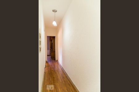 Casa à venda com 300m², 4 quartos e 2 vagasEscada / Corredor