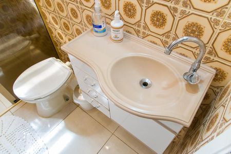 Casa à venda com 300m², 4 quartos e 2 vagasBanheiro da suíte - Detalhe