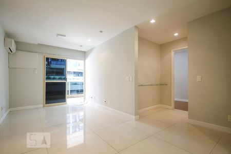 Sala de apartamento para alugar com 1 quarto, 60m² em Barra da Tijuca, Rio de Janeiro