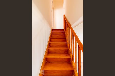 Escada de casa para alugar com 2 quartos, 116m² em Ipiranga, São Paulo