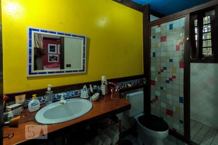 Casa de condomínio à venda com 250m², 4 quartos e 3 vagas Casa de condomínio à venda com 250m², 4 quartos e 3 vagasBanheiro Suite 2