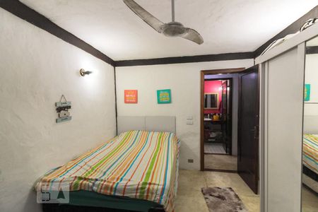 Casa de condomínio à venda com 250m², 4 quartos e 3 vagas Casa de condomínio à venda com 250m², 4 quartos e 3 vagasQuarto 1