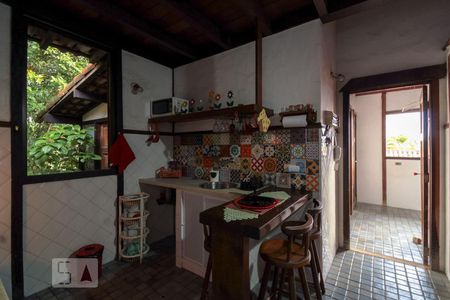 Casa de condomínio à venda com 250m², 4 quartos e 3 vagas Casa de condomínio à venda com 250m², 4 quartos e 3 vagasCozinha