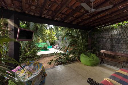 Casa de condomínio à venda com 250m², 4 quartos e 3 vagas Casa de condomínio à venda com 250m², 4 quartos e 3 vagasVaranda da Sala 2