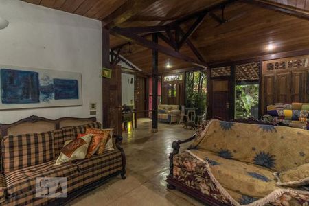 Casa de condomínio à venda com 250m², 4 quartos e 3 vagas Casa de condomínio à venda com 250m², 4 quartos e 3 vagasSala