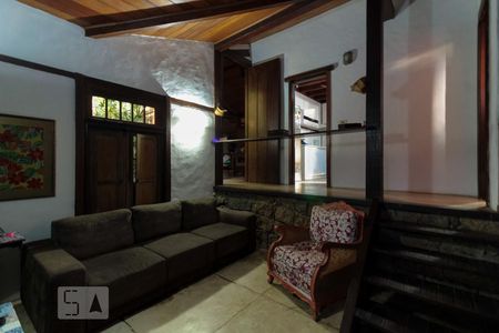 Casa de condomínio à venda com 250m², 4 quartos e 3 vagas Casa de condomínio à venda com 250m², 4 quartos e 3 vagasSala de TV