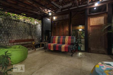 Casa de condomínio à venda com 250m², 4 quartos e 3 vagas Casa de condomínio à venda com 250m², 4 quartos e 3 vagasVaranda da Sala 2