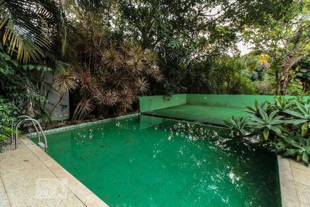 Casa de condomínio à venda com 250m², 4 quartos e 3 vagas Casa de condomínio à venda com 250m², 4 quartos e 3 vagasPiscina