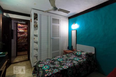 Casa de condomínio à venda com 250m², 4 quartos e 3 vagas Casa de condomínio à venda com 250m², 4 quartos e 3 vagasQuarto 2