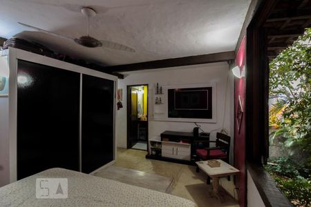 Casa de condomínio à venda com 250m², 4 quartos e 3 vagas Casa de condomínio à venda com 250m², 4 quartos e 3 vagasSuite 2