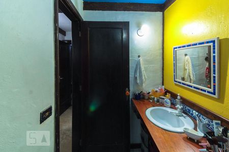 Casa de condomínio à venda com 250m², 4 quartos e 3 vagas Casa de condomínio à venda com 250m², 4 quartos e 3 vagasBanheiro Suite 2