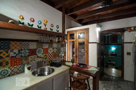 Casa de condomínio à venda com 250m², 4 quartos e 3 vagas Casa de condomínio à venda com 250m², 4 quartos e 3 vagasCozinha