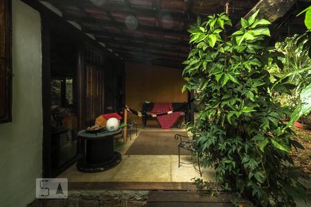 Casa de condomínio à venda com 250m², 4 quartos e 3 vagas Casa de condomínio à venda com 250m², 4 quartos e 3 vagasVaranda da Sala