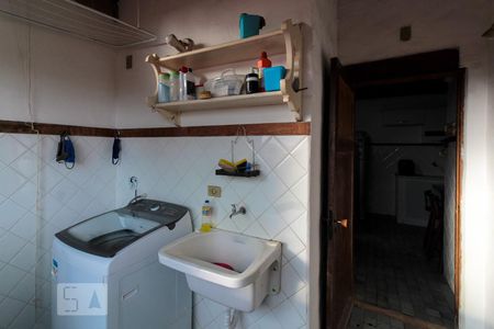 Casa de condomínio à venda com 250m², 4 quartos e 3 vagas Casa de condomínio à venda com 250m², 4 quartos e 3 vagasÁrea de Serviço