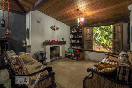 Casa de condomínio à venda com 250m², 4 quartos e 3 vagas Casa de condomínio à venda com 250m², 4 quartos e 3 vagasSala