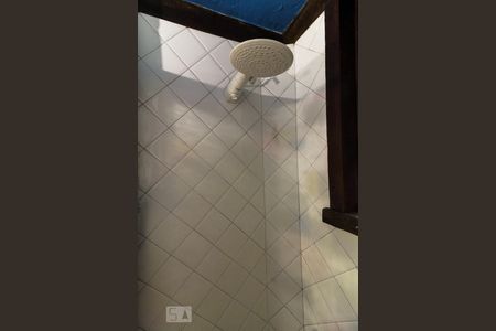 Casa de condomínio à venda com 250m², 4 quartos e 3 vagas Casa de condomínio à venda com 250m², 4 quartos e 3 vagasDetalhe Banheiro Suite 2