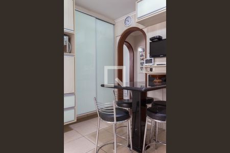 Apartamento à venda com 115m², 4 quartos e 2 vagasCozinha